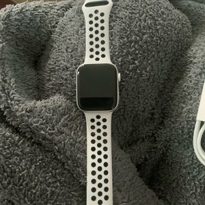 Apple Watch Series 5 44 mm with Nike sports band and charger